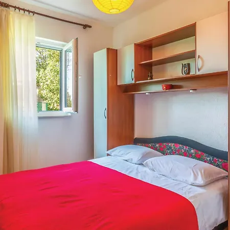 بيت للعطل 3 Bedroom Beautiful In Vojnic Sinjski